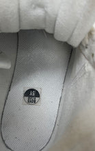 Load image into Gallery viewer, Nike Boys Blazer Mid 77 SE DO6487-100 White Lace-Up Sneakers Shoes Size 5Y