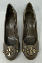 Load image into Gallery viewer, Authentic Tory Burch Womens Aaden Brown Patent Leather Pump Heels Sz 8M Damaged