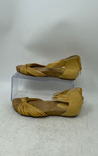 Load image into Gallery viewer, Giani Bernini Womens Beige Yellow Open Toe Strappy Sandals Size 5.5M