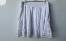 Load image into Gallery viewer, Old Navy Womens White Elastic Waist Crochet Hem Pull-On Mini Skirt Size M