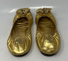 Load image into Gallery viewer, Authentic Tory Burch Womens Gold Tone Leather Ballet Flats Size 8M Worn