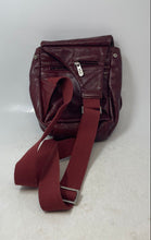 Load image into Gallery viewer, Amerileather Mens Red Outer Pocket Adjustable Strap Medium Sling Crossbody Bag