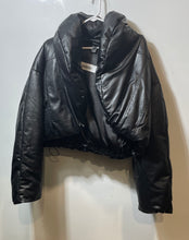 Load image into Gallery viewer, Forever 21 Womens Black Long Sleeve Cropped Puffer Jacket Size Large