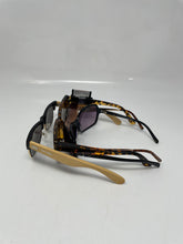 Load image into Gallery viewer, Simply Vera, Steve Madden, Tahari Multicolored Sunglasses (4 Pcs)