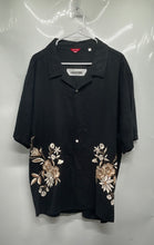Load image into Gallery viewer, Guess Mens Black Flower Design Embroidered Short Sleeve Button-Up Shirt Size XL