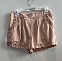 Load image into Gallery viewer, Forever 21 Womens Pink Pleated Front Cuffed Back Zip Chino Shorts Size Medium