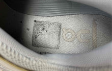 Load image into Gallery viewer, On Womens Cloudswift Gray And White Round Toe Low Top Running Shoes Size 8