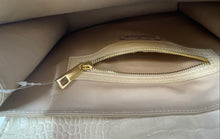 Load image into Gallery viewer, Maria Antonietta Womens Tan Inner Pockets Adjustable Strap Shoulder Handbag