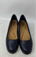Load image into Gallery viewer, Clarks Womens Emily2 Navy Blue Leather Round Toe Slip-On Block Pump Heels Sz 8M
