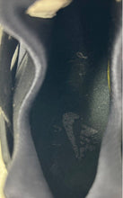 Load image into Gallery viewer, Nike Womens Air Huarache Run 634835-009 Black Lace-Up Sneaker Shoes Size 7.5