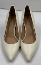 Load image into Gallery viewer, Authentic Lauren Ralph Lauren Womens Lanette Ivory Pump Heels Size 5.5 Damaged