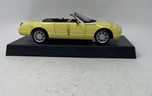 Load image into Gallery viewer, Maisto Special Edition Thunderbird Show Convertible Diecast Model Car