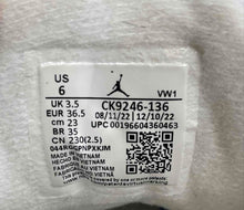 Load image into Gallery viewer, Authentic Nike Womens Air Jordan 3 Retro Green White Sneaker Shoes Sz 6 Damaged