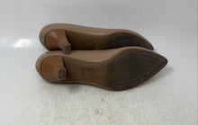 Load image into Gallery viewer, Clarks Womens Kepley Vine Beige Leather Slip-On Kitten Pump Heels Size 9