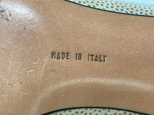 Load image into Gallery viewer, Authentic Salvatore Ferragamo Womens Golden Tone Pump Heels Size 10B Stained