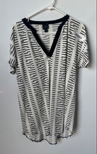Load image into Gallery viewer, Worthington Womens Black White Printed Short Sleeve Pullover T-Shirt Size Large