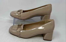 Load image into Gallery viewer, Clarks Womens Nyta45 Court 26181319 Beige Leather Slip-On Pump Heels Size 8.5