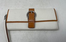 Load image into Gallery viewer, Lands' End Womens Beige Brown Leather Inner Pockets Clutch Wallet