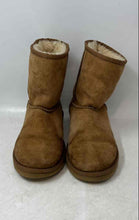 Load image into Gallery viewer, UGG Girls Classic 5251K Brown Suede Round Toe Pull-On Snow Boots Size 5