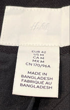 Load image into Gallery viewer, H&M Womens Black Sleeveless V-Neck Pockets Button-Front Vest Size Medium