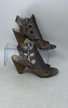 Load image into Gallery viewer, Vince Camuto Womens Eadon Silver-Tone Wooden Block Heel Slingback Sandals 7.5M