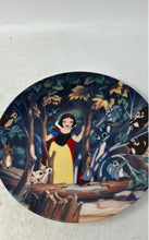 Load image into Gallery viewer, Knowles Walt Disney Snow White A Surprise In The Clearing Collector Plate