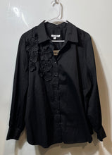 Load image into Gallery viewer, Chico's Womens Black Long Sleeve Poplin 3D Floral Button-Up Shirt Size 3