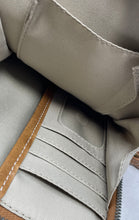 Load image into Gallery viewer, American Leather Co. Womens Brown Kansas Inner Pockets Flap Crossbody Bag