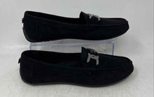 Load image into Gallery viewer, Gloria Vanderbilt Mens Black Silver Chain Round Toe Slip-On Loafer Shoes Size 8