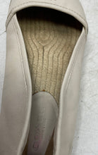 Load image into Gallery viewer, Coach Womens Rhodelle Beige Round Toe Slip-On Espadrille Flats Size 8.5B