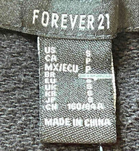 Load image into Gallery viewer, Forever 21 Womens Black Long Sleeve Crew Neck Cropped Pullover Sweatshirt Size S