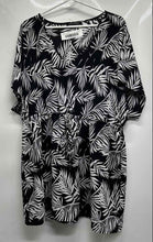 Load image into Gallery viewer, Mario Serrani Womens Black White Floral Short Sleeve Swim Cover-Up Size XL