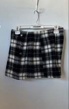 Load image into Gallery viewer, Forever 21 Womens Black White Plaid Flat Front Mini Skort Size Medium