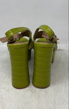 Load image into Gallery viewer, Suzani Bissoli Womens Green Croc-Embossed Platform Slingback Sandals Size 7