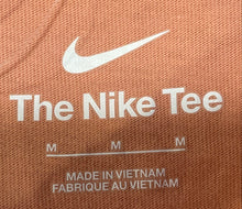 Load image into Gallery viewer, The Nike Mens Orange Cotton Short Sleeve Crew Neck Graphic T-Shirt Size M