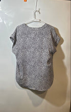 Load image into Gallery viewer, Vince Camuto Womens White Black Printed Short Sleeve Split Neck Blouse Top Sz L