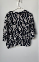 Load image into Gallery viewer, H&M Womens Black White Leaf Print 3/4 Sleeve Button Front Blouse Top Size Large