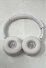 Load image into Gallery viewer, JBL White Bluetooth Wireless Adjustable Band Over The Ear Headphones