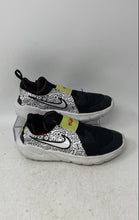 Load image into Gallery viewer, Nike Kids Flex Runner 2 DV3100-001 White Black Slip-On Running Shoes Size 2.5 Y