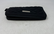 Load image into Gallery viewer, Vera Bradley Womens Black Quilted Credit Card Holder Zip-Around Wristlet Wallet