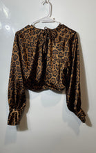 Load image into Gallery viewer, H&M Womens Brown Leopard Print Long Sleeve Crew Neck Cropped Blouse Top Size M