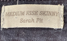 Load image into Gallery viewer, Guess Womens Blue Denim Dark Wash Mid-Rise Sarah Fit Skinny Leg Jeans Size 30