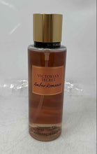 Load image into Gallery viewer, Victoria's Secret Amber Romance Fragrance Mist Radiant & Nostalgic 250 ml.