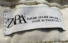 Load image into Gallery viewer, Zara Womens Off White Denim Raw Hem 5 Pocket Design Straight Jeans Size 04