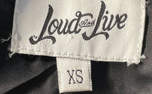 Load image into Gallery viewer, Loud And Live Womens Black Pink Jhayco Vida Rockstar Tour Jacket Size XS