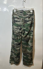 Load image into Gallery viewer, J.Crew Womens Green Camouflage Flat Front Pockets Button-Fly Chino Pants Size 00