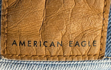 Load image into Gallery viewer, American Eagle Womens Light Blue Distressed Straight Leg Jeans Size 000