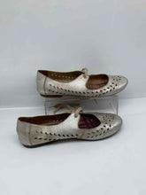 Load image into Gallery viewer, Born Womens Silver Flat Shoes Size 8