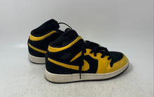 Load image into Gallery viewer, Nike Boys Air Jordan 1 554725-071 Black Yellow Basketball Shoes Size 6.5Y
