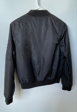 Load image into Gallery viewer, Forever 21 Mens Black Long Sleeve Pockets Full-Zip Bomber Jacket Size Small